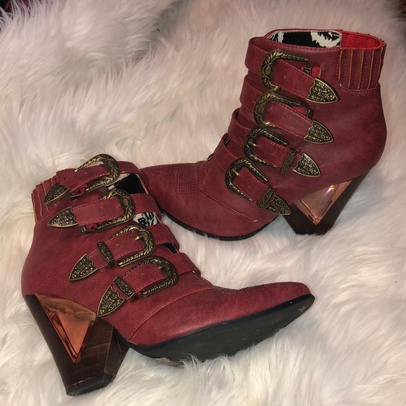 Privileged Shoes - Buckle booties